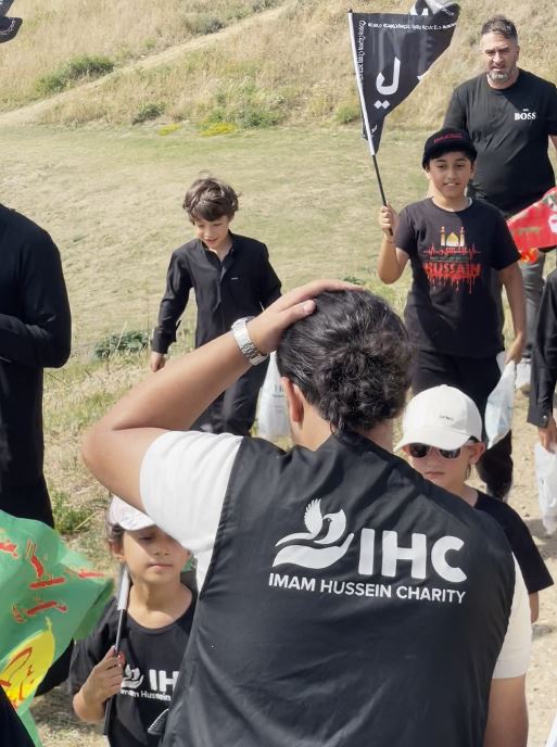 Arbaeen Minis children walking